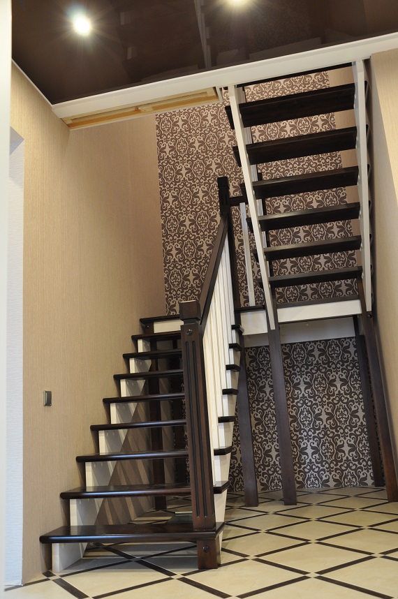 Комбинированная лестница из березы